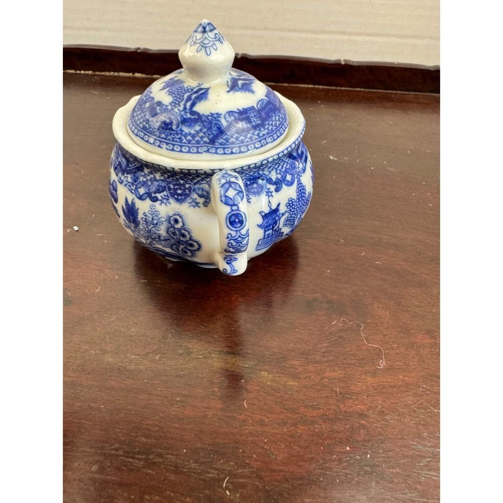 Vintage Blue Willow Transferware Teapot and Sugar Bowl Set Blue White China Flaw - Picture 15 of 16